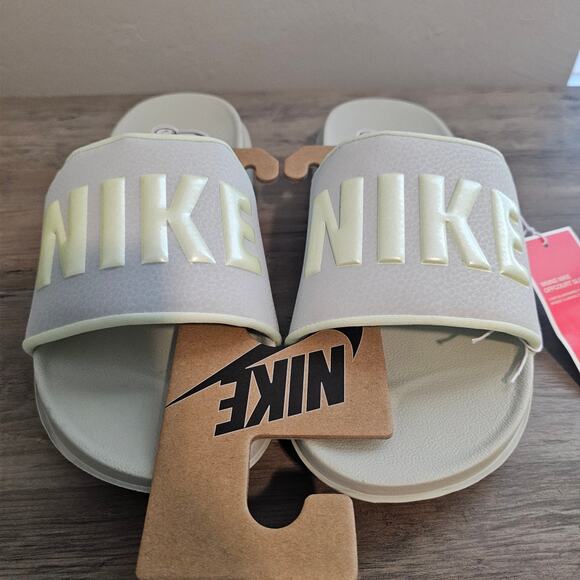 Nike Offcourt Slides Womens Size 9 Slip On Light Silver Barley Volt Basketball - Picture 2 of 7